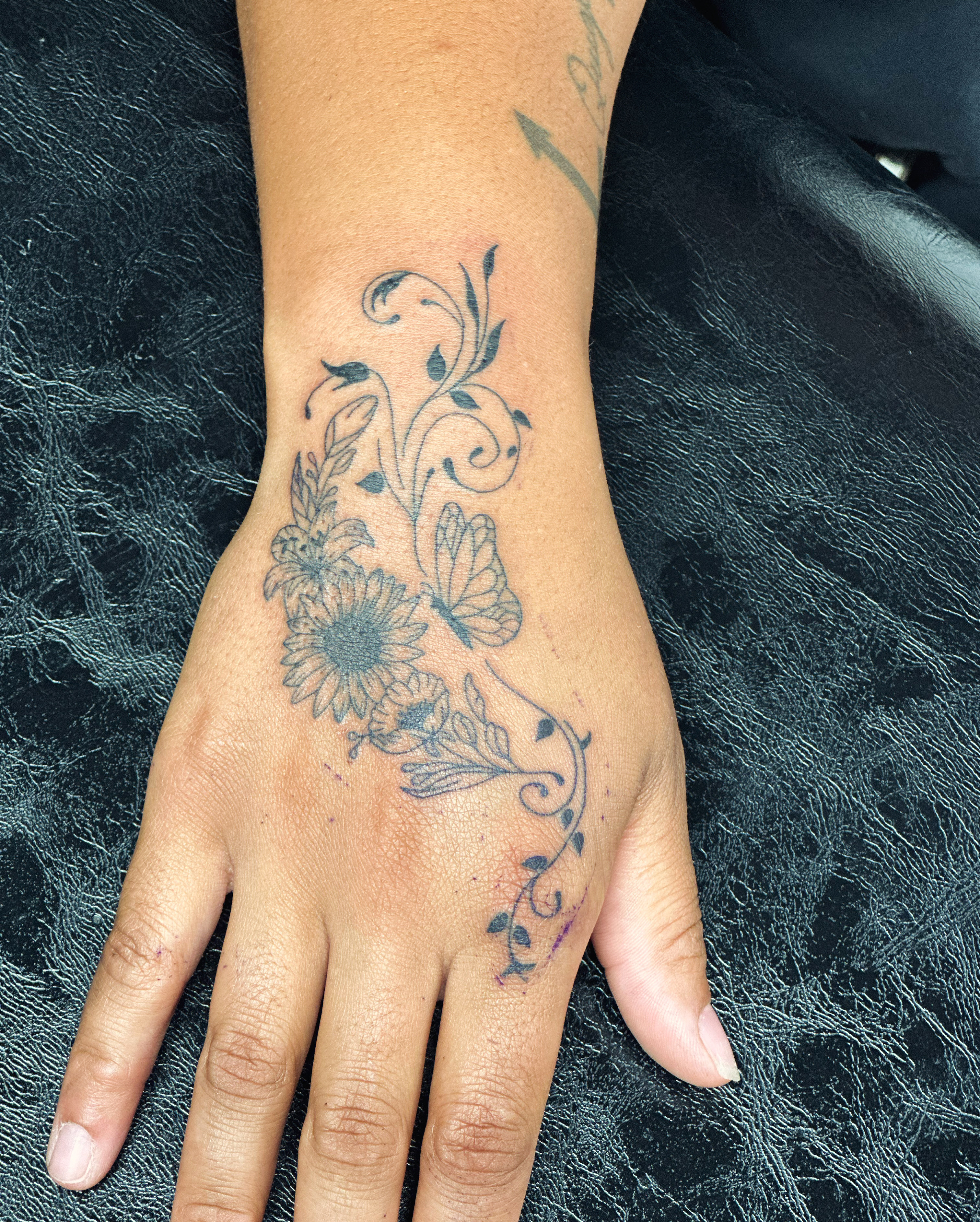 Hand tattoo accent piece